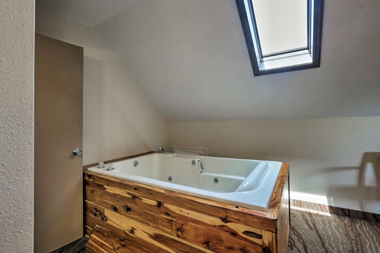 Burkesville Apt With Deck, Views And Pool Access! Eksteriør billede
